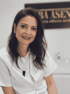 mejor médico estético en Málaga, Dra María Ramos, Medicina estética, eliinar arrugas, aumetnar los labios, cuidar la piel, inductores de colágeno